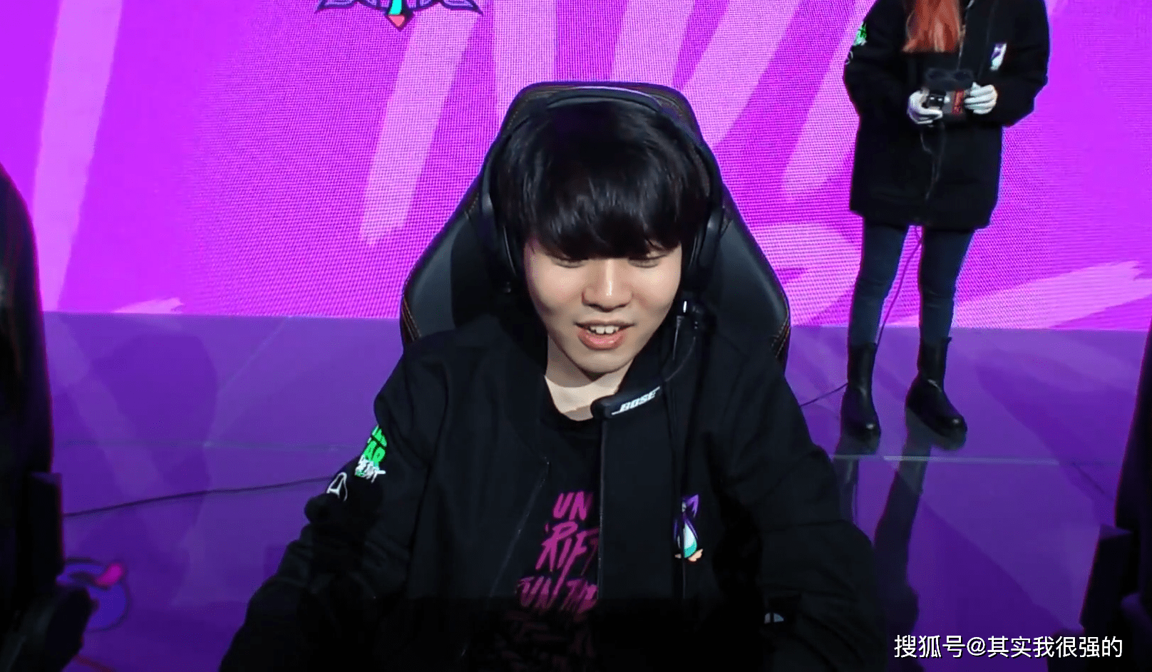 开云娱乐官方网址登录Rookie重返赛场，险胜首场状态出色，澳大利亚队观众沸腾！