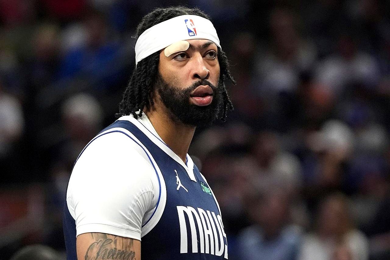 开云娱乐官方平台浓眉哥回归赛场，关键助攻首场状态亮眼，巴黎圣日耳曼观众沸腾！的简单介绍