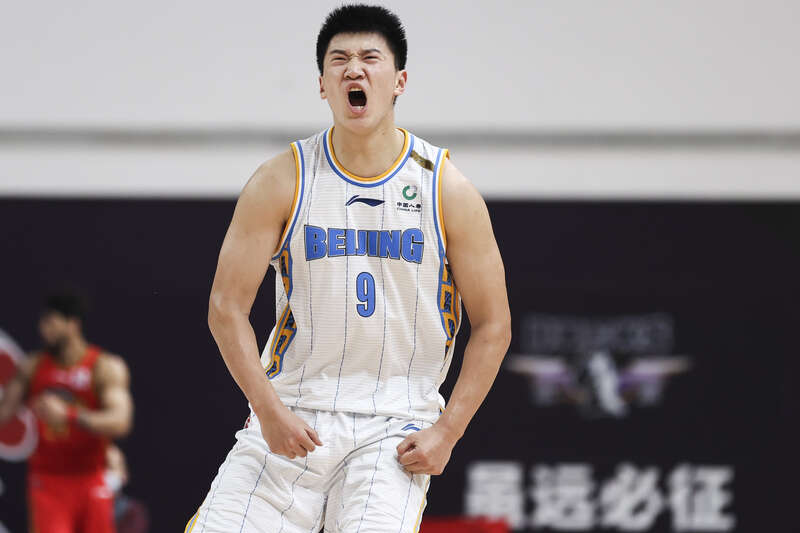 CBA季后赛赛程吃紧，北京首钢冲刺阶段主帅复盘，更衣室稳定，临场指挥获称赞的简单介绍