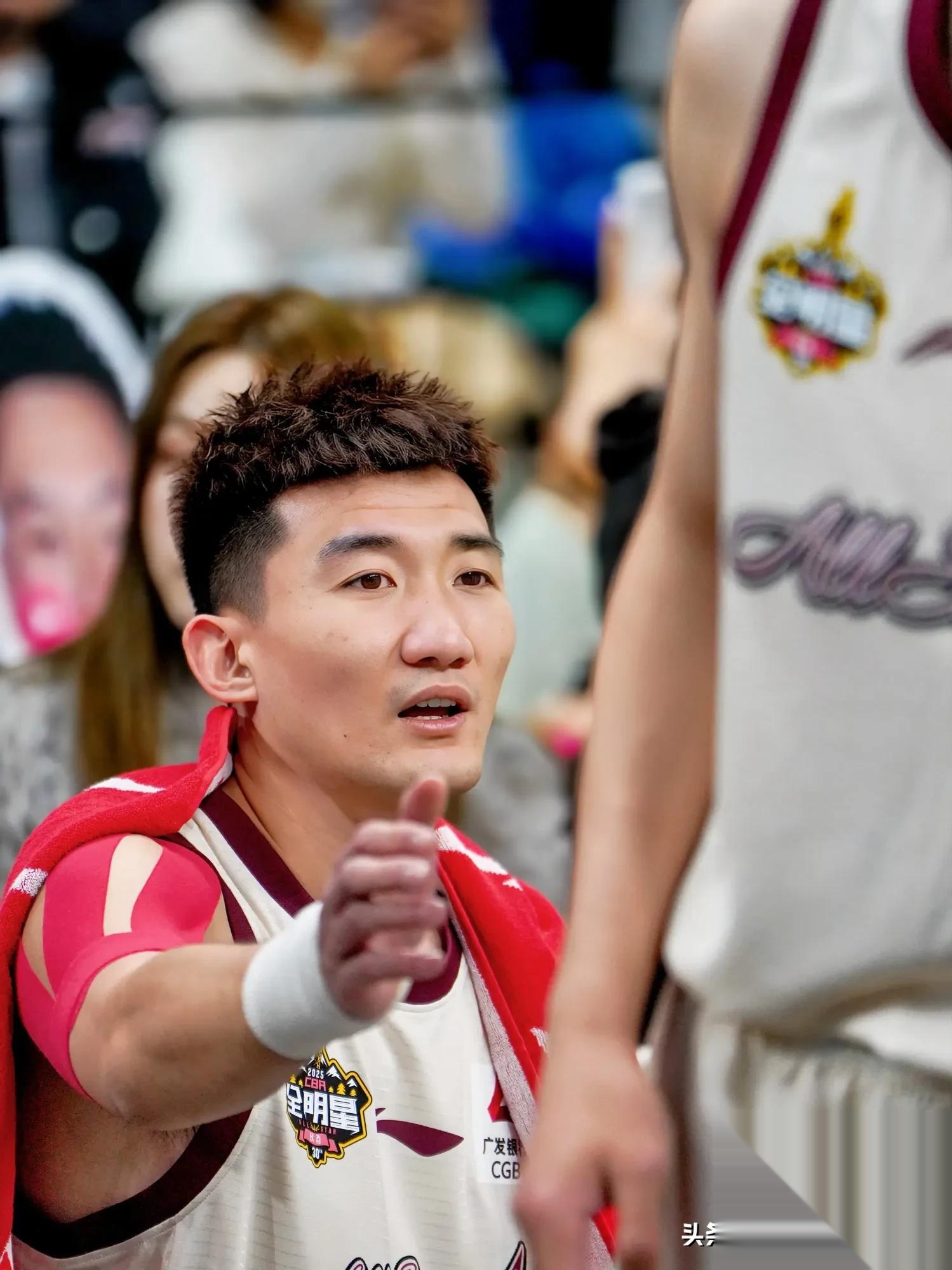 今晨广厦男篮止住颓势:欧联节点到来;质疑声仍在;年轻球员得到机会的简单介绍 今晨广厦男篮止住颓势:欧联节点到来;质疑声仍在;年轻球员得到机会的简单介绍