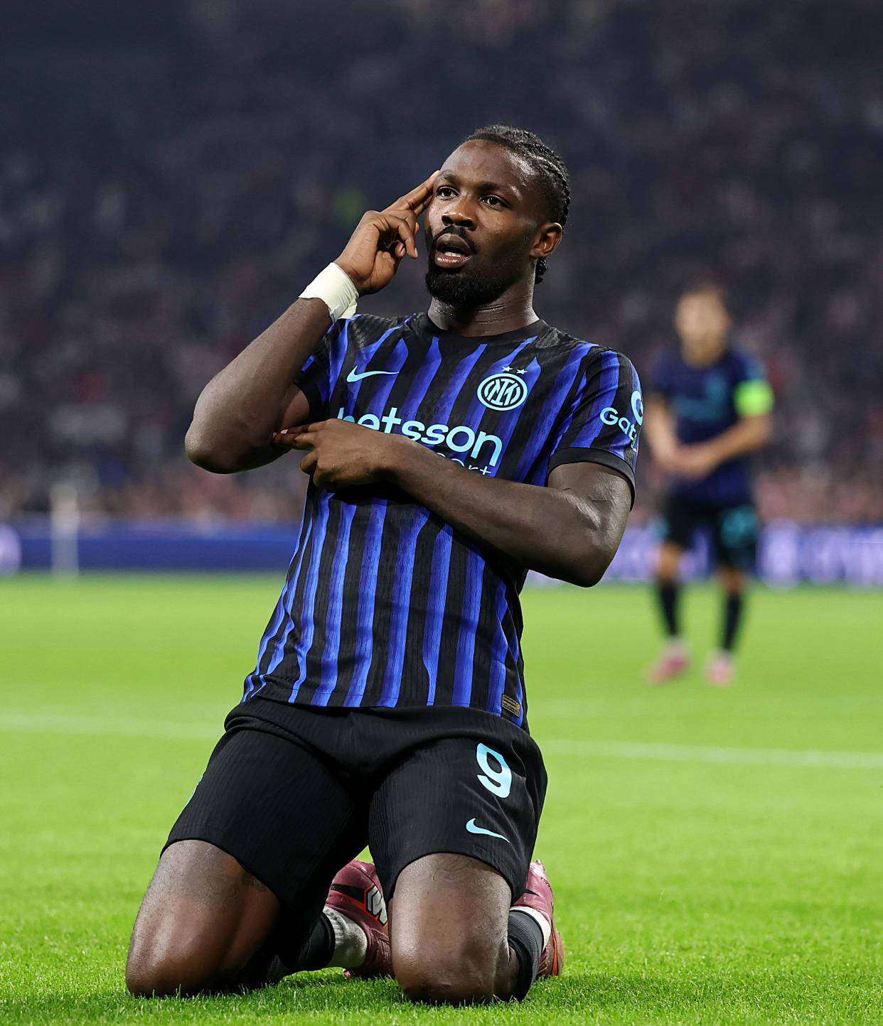 开云娱乐官方入口包含阿贾克斯赛后战术微调，志在欧冠名次提升，底气十足，赛季目标并未改变的词条