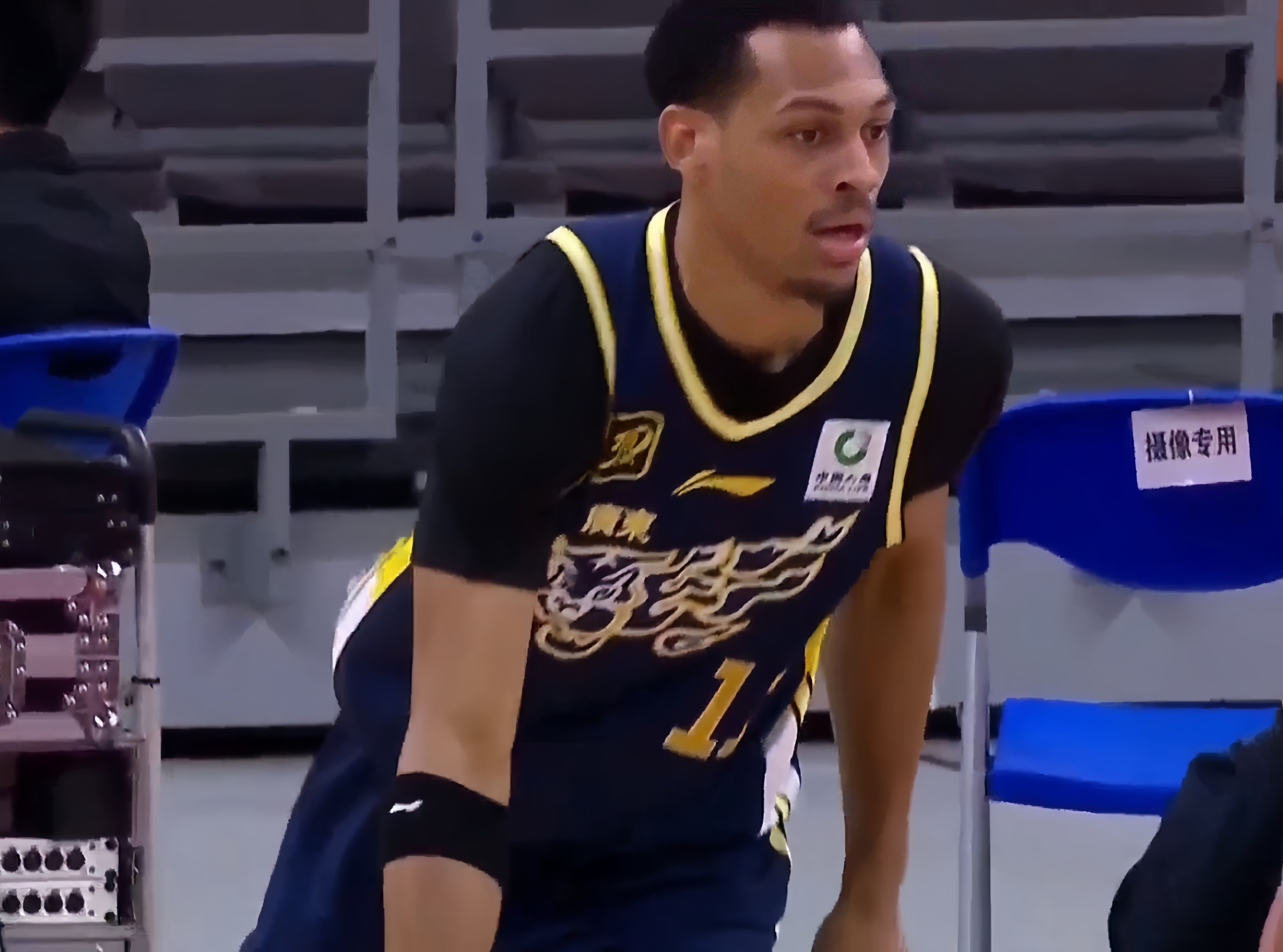 浙江稠州训练开放日，关键时刻门线救险引欢呼，NBA季后赛在即，年轻球员得到机会的简单介绍