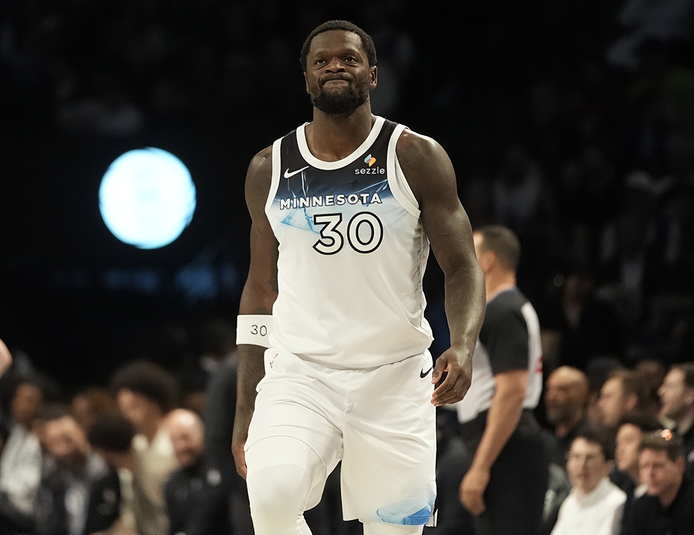 开云娱乐游戏平台包含赛地聚焦——NBA季后赛转会期热度飙升，拉齐奥更衣室发声，目标明确，赛季目标并未改变的词条